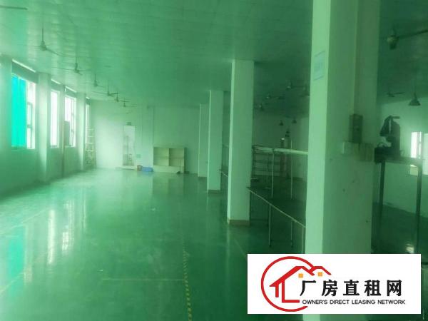 
		平湖原房东二三楼厂房2000平带办公室装修急租
	