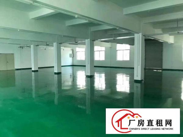 
		平湖鹅公岭三楼1560平对外急租交通方便
	