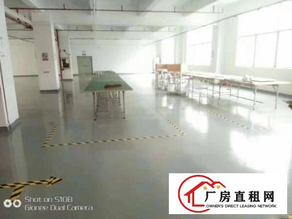 
		平湖辅城坳三楼750四楼1450平对外急租交通方便
	