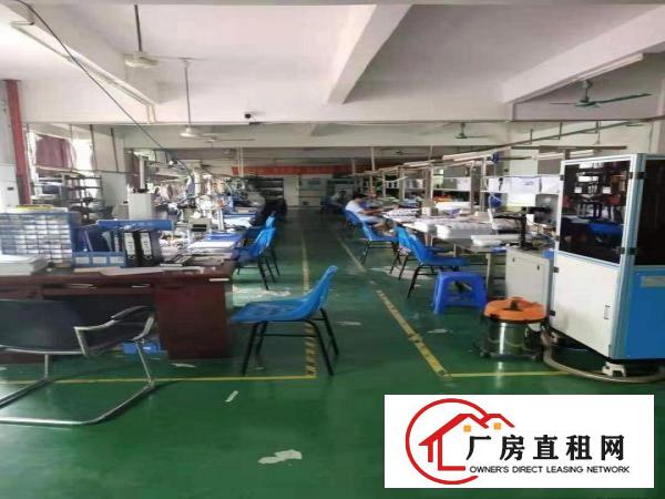 
		平湖富民工业区新出楼上原房东厂房整层1300平方现成装修招租
	