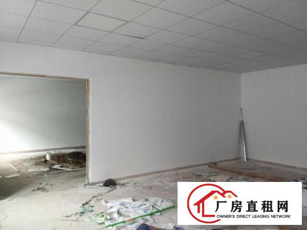 
		平湖广场附有900平方厂房业主直租
	