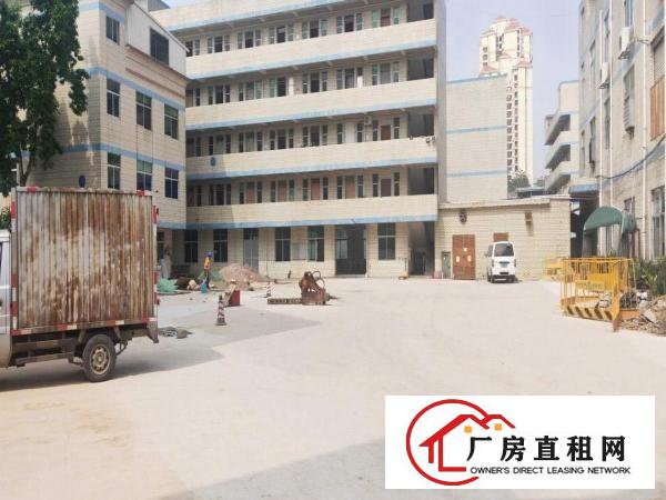 
		平湖华南城南门附近一二楼2900平厂房急租可分租
	