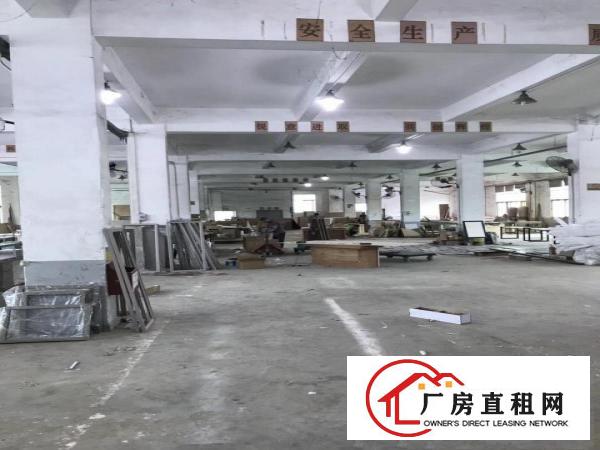 
		平湖华南城南门附近一二楼2900平厂房急租可分租
	