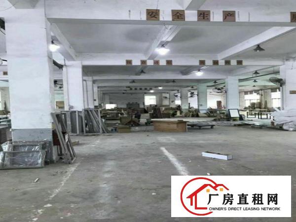
		平湖华南城南门附近一二楼2900平厂房急租可分租
	