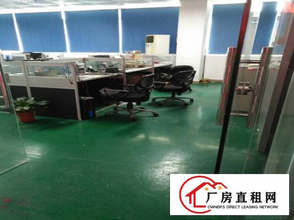 
		平湖辅城坳工业区厂房二楼1000平米带装修出租急！
	