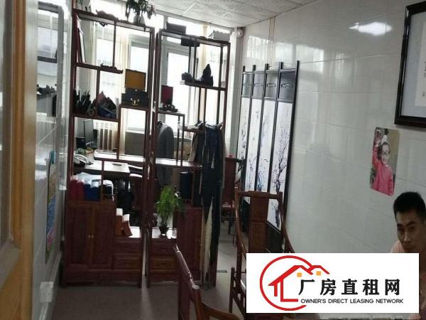 
		平湖新出楼上300平厂房，6000元全包，带装修！
	
