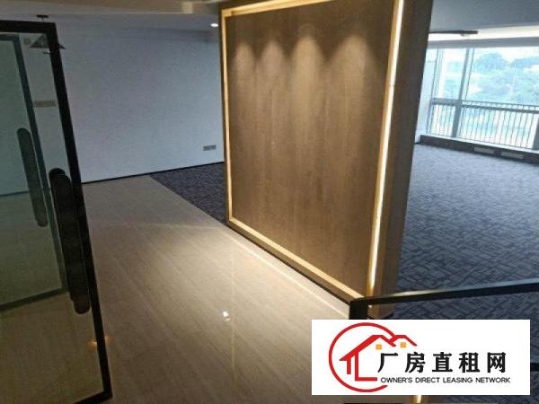 
		平湖华南城旁地铁口带装修家具办公室出租3吨货梯卸货平台
	