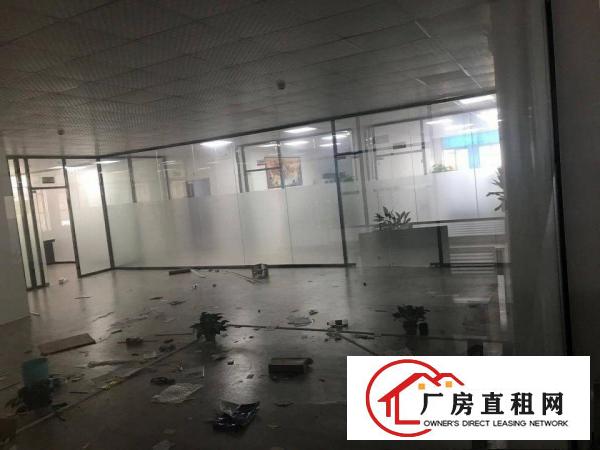 
		平湖辅城坳工业楼上800平米有装修厂房出租可分租形象好易招工
	