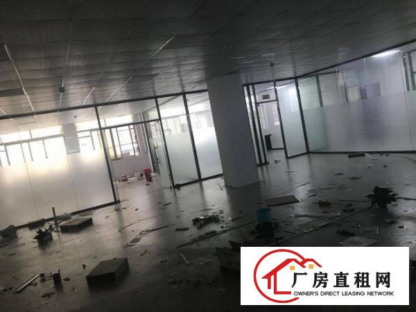 
		平湖辅城坳工业楼上800平米有装修厂房出租可分租形象好易招工
	