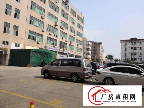 
		精装修！厂房位于平湖大道边标准厂房一楼1080平方，可分两家
	