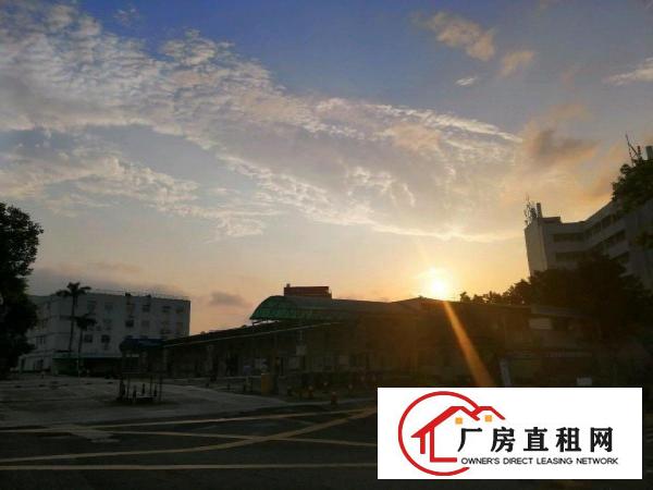 
		环境的办公环境。超大共享区域可使用，配齐办公家私
	