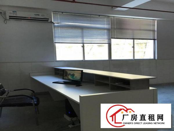 
		房东直租，布吉厂房168平方，租金4100元，电商办公/迦工
	