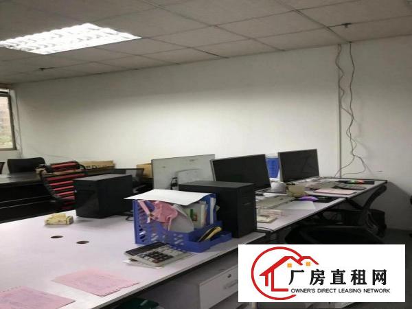 
		康桥花园厂房168平方，租金4100元，电商办公/画框迦工
	