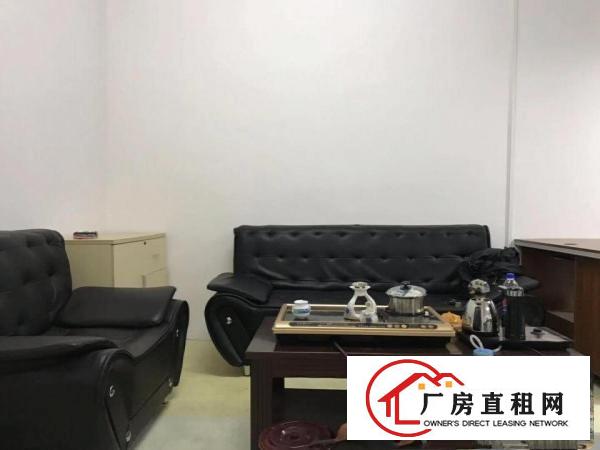 
		康桥花园厂房168平方，租金4100元，电商办公/画框迦工
	