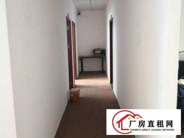 
		超低价出租布吉双地铁站办公室京南工业区装修靓设置齐全拎包入住
	