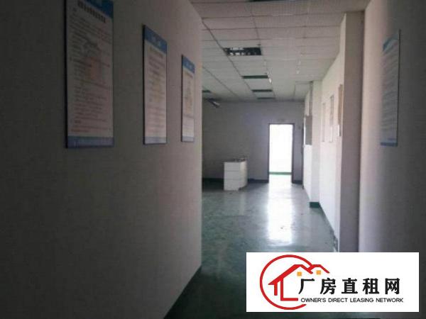 
		布吉布吉关新出楼上带装修700平方标准厂房出租
	