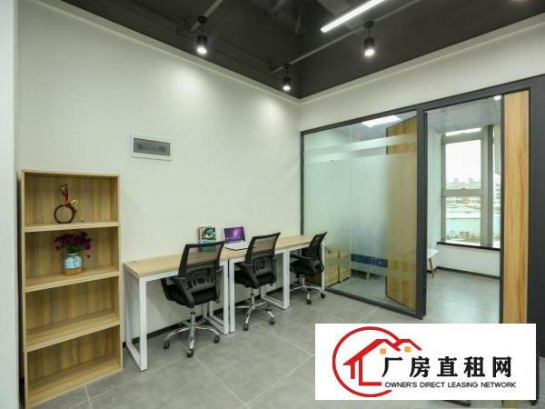 
		布吉南岭办公室日2.9/平起，交通便利，欢迎来电咨
	