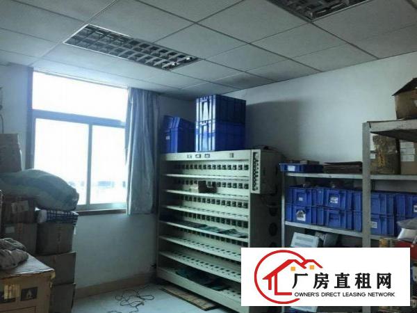 
		布吉布吉关楼上400平方带装修招租，适合做电子加工办公贸
	