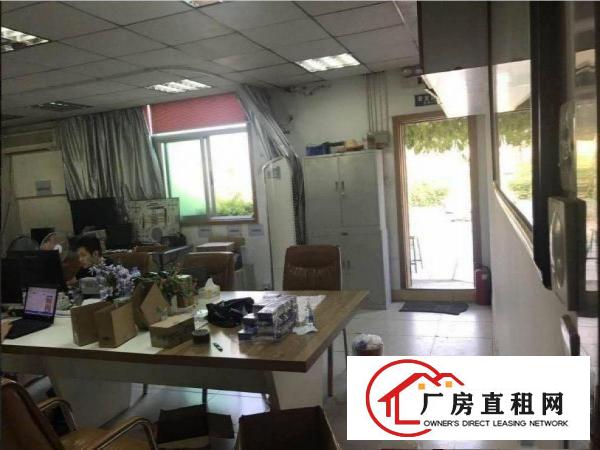 
		布吉布吉关楼上400平方带装修招租，适合做电子加工办公贸
	