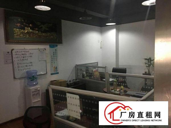 
		秀峰工业城有一百多平米和270平米
	