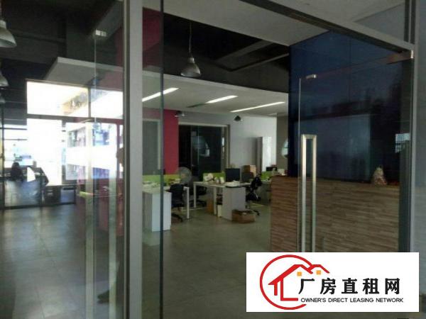 
		布吉长龙三楼400平米，精装修厂房出租
	