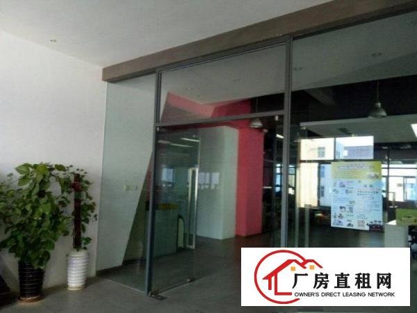 
		布吉长龙三楼400平米，精装修厂房出租
	