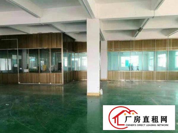 
		出租布吉丽湖独院2楼700平方！现成装修
	