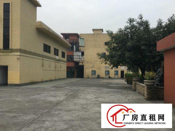 
		出租布吉长龙标准厂房二楼900平带办公室装修
	