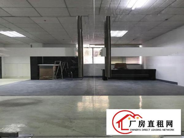 
		房东直租，厂房168平方租金3500元/月带家私空调电商办公
	