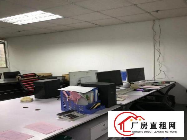 
		房东直租，厂房168平方租金3500元/月带家私空调电商办公
	