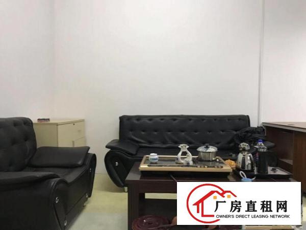 
		房东直租，厂房168平方租金3500元/月带家私空调电商办公
	