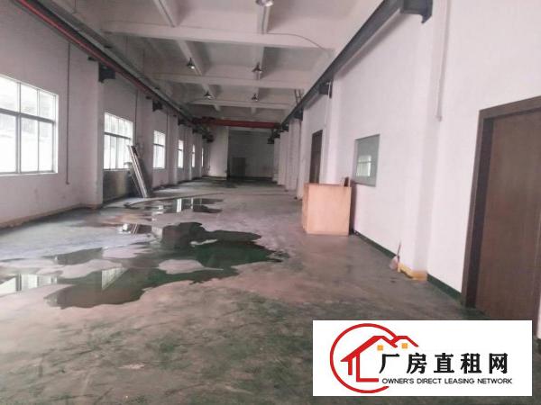 
		出租布吉慢城新出标准厂房一楼带行车1200平方精装修办公室
	