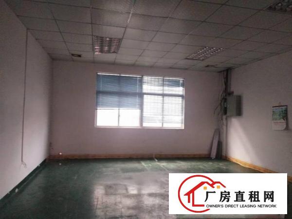 
		出租布吉慢城新出标准厂房一楼带行车1200平方精装修办公室
	