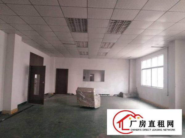 
		出租布吉慢城新出标准厂房一楼带行车1200平方精装修办公室
	