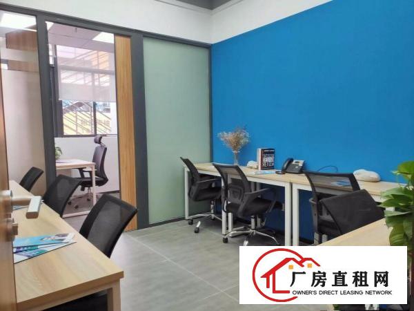 
		办公室精装出租，配套办公桌椅低至880元
	