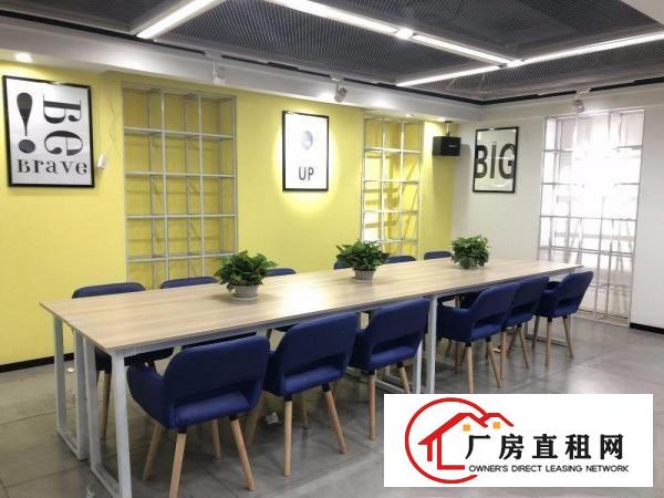 
		办公室精装出租，配套办公桌椅低至880元
	