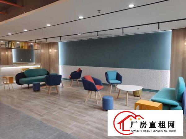 
		办公室精装出租，配套办公桌椅低至880元
	