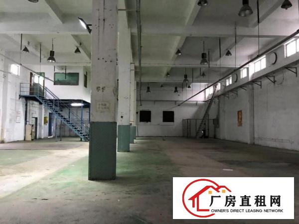 
		丹竹头地铁口一楼层高7米900平厂房适合：电商，摄影，仓储
	