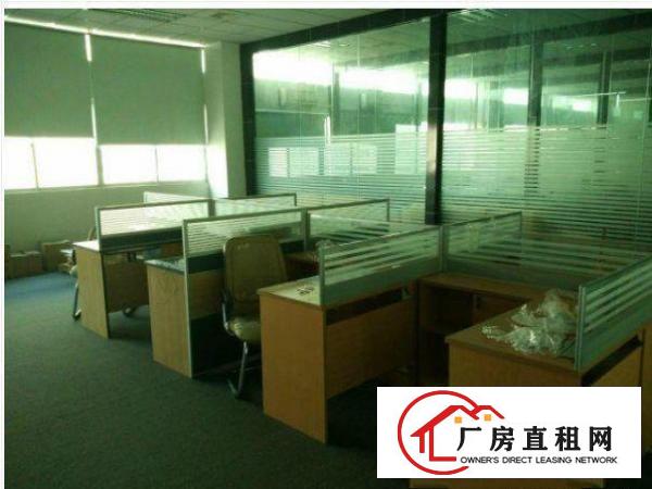 
		出租布吉长龙一楼1300平方厂房水电齐全，精装修
	