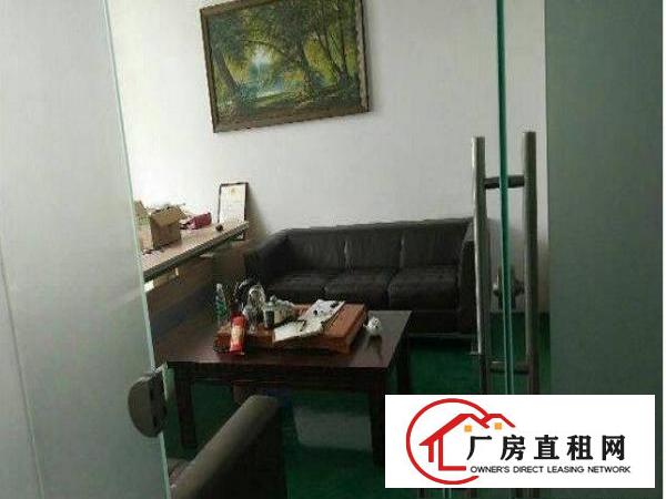 
		无转让费出租，布吉吉政路精装修楼上厂房500平方
	