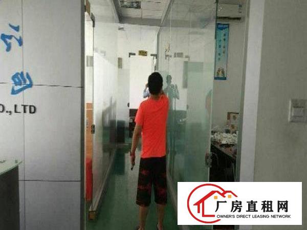 
		无转让费出租，布吉吉政路精装修楼上厂房500平方
	