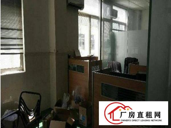 
		无转让费出租，布吉吉政路精装修楼上厂房500平方
	