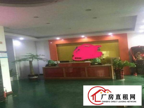 
		无转让费，布吉华兴工业区楼上600平方厂房出租。
	