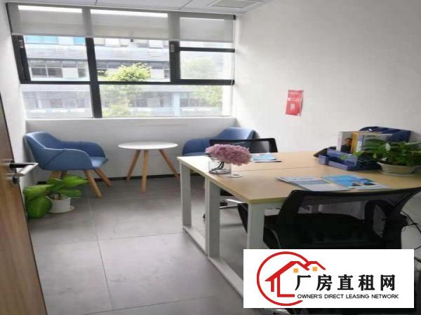 
		精装3人间办公室出租地址可注冊物业水电全包
	