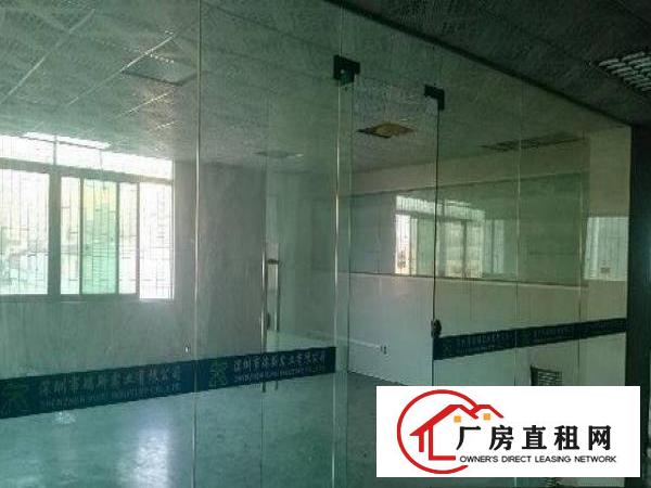 
		布吉松元头工业区楼上带现成装修厂房出租800平方
	