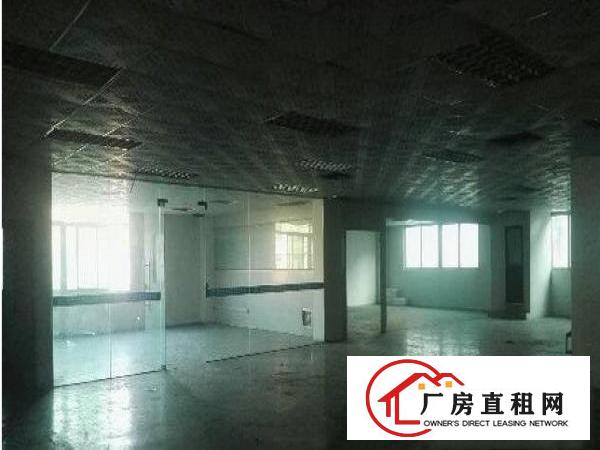 
		布吉松元头工业区楼上带现成装修厂房出租800平方
	
