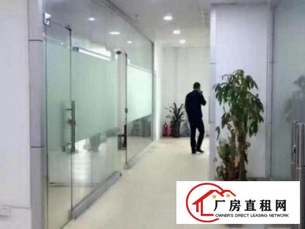 
		布吉吉华工业区楼上带豪华装修厂房1100平客货梯
	