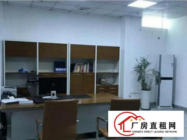 
		布吉吉华工业区楼上带豪华装修厂房1100平客货梯
	
