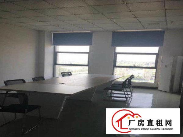 
		布吉建盈工业区楼上高端厂房300平方带装修出租，无转让费
	