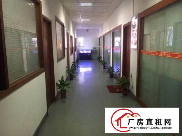 
		布吉布吉汽车站楼上厂房带装修200平方出租，原房东
	